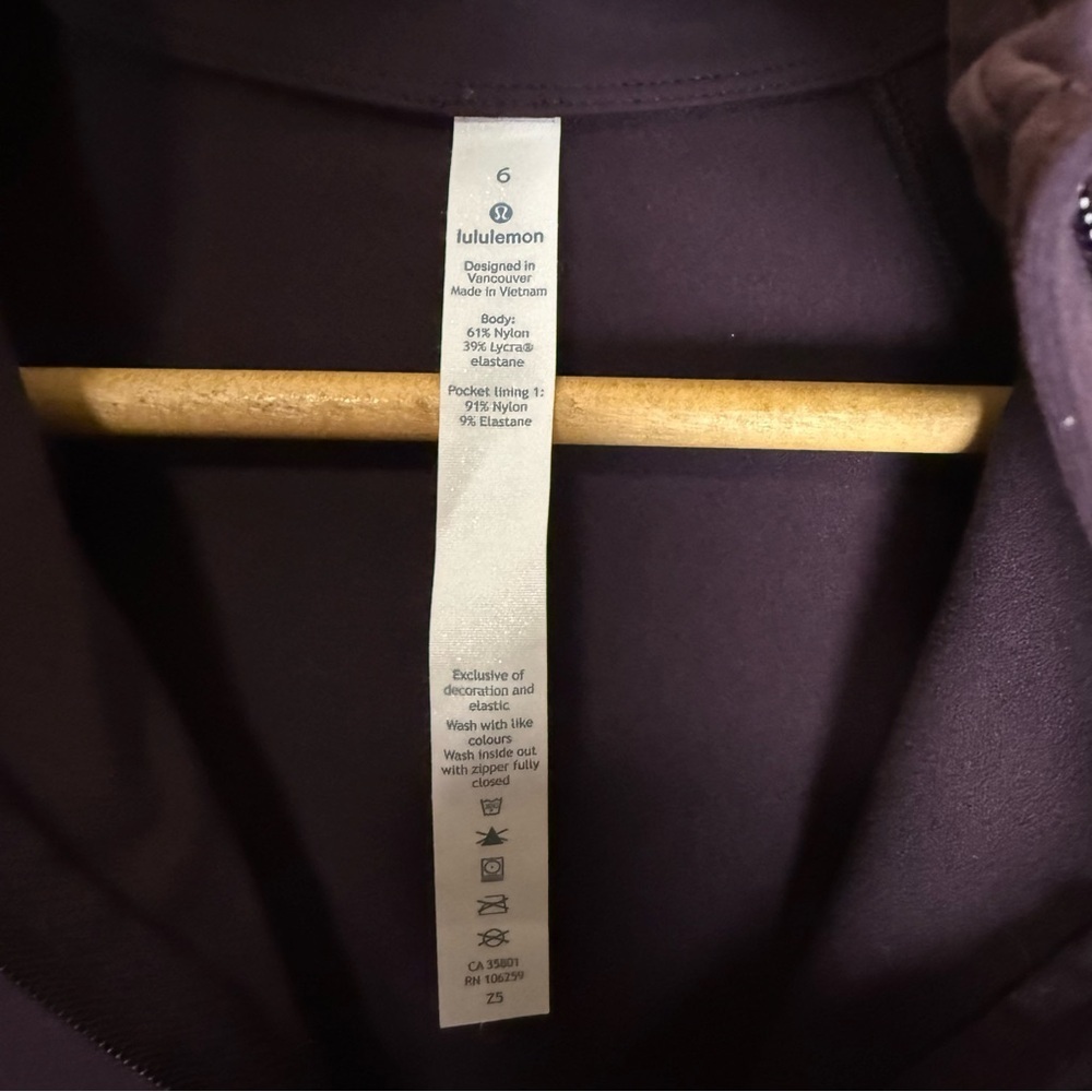 LuLulemon Toasty Tech 1/2 Zip with Embroidery Size 6 - Picture 7 of 7